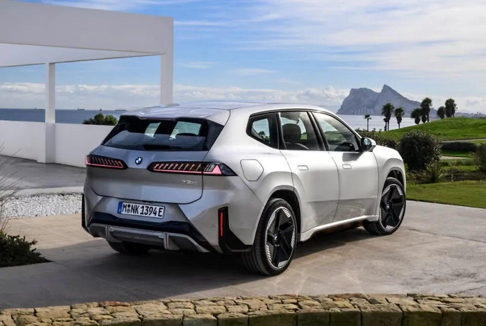 BMW iX3のPPF施工事例|費用目安と仕上がり 施工写真 2-1
