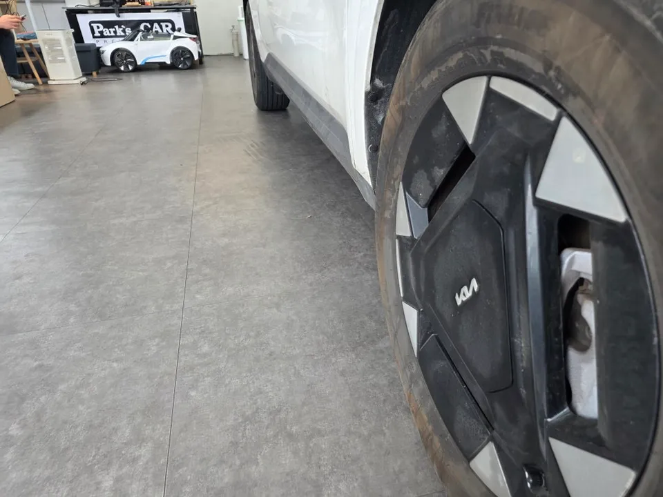 Kia Carnival KA4 body kit - Kia Carnival KA4 Side Steps Review — Enhanced Family Safety photo 5