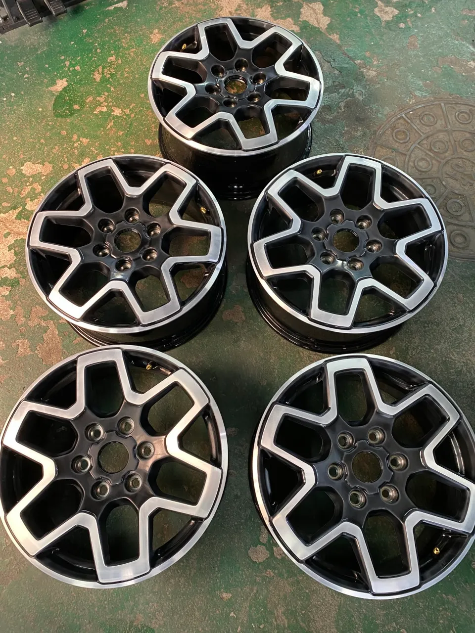 Ford Bronco Wheel Repair & Painting Review — Glossy Black Transfo photo 3