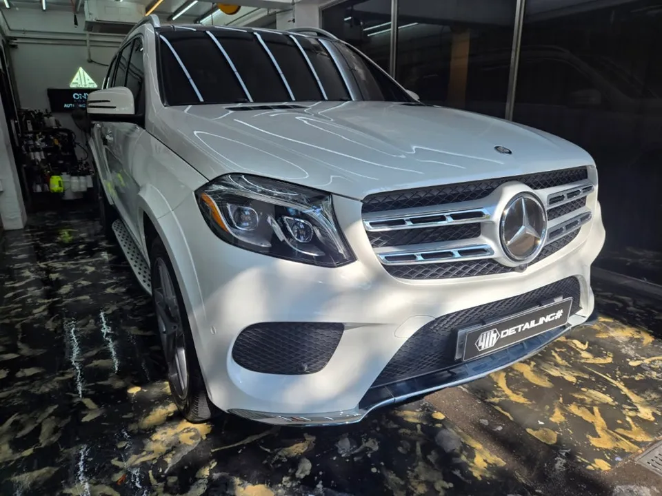 Mercedes-Benz GLSのガラスコーティング事例 施工写真 3-2