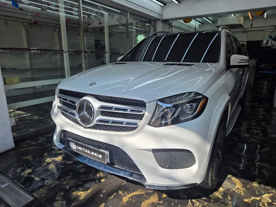 Mercedes-Benz GLSのガラスコーティング事例 施工写真 4-2
