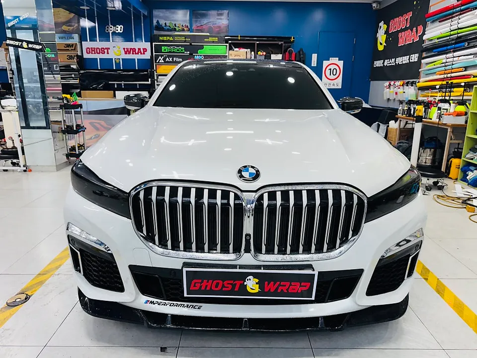 BMW 7 SeriesのヘッドライトPPF施工事例|費用目安・仕上がり 施工写真 1-2