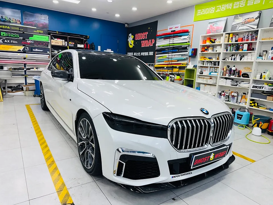 BMW 7 SeriesのヘッドライトPPF施工事例|費用目安・仕上がり 施工写真 2-2