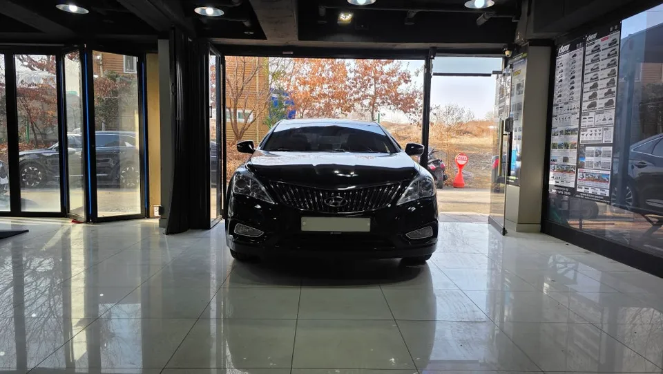 Hyundai Grandeur HG body repair installation result