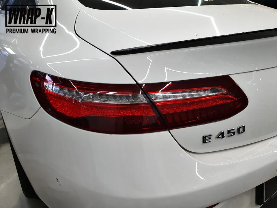 メルセデス・ベンツ Eクラス W213のカーラッピング事例 施工写真 3-2