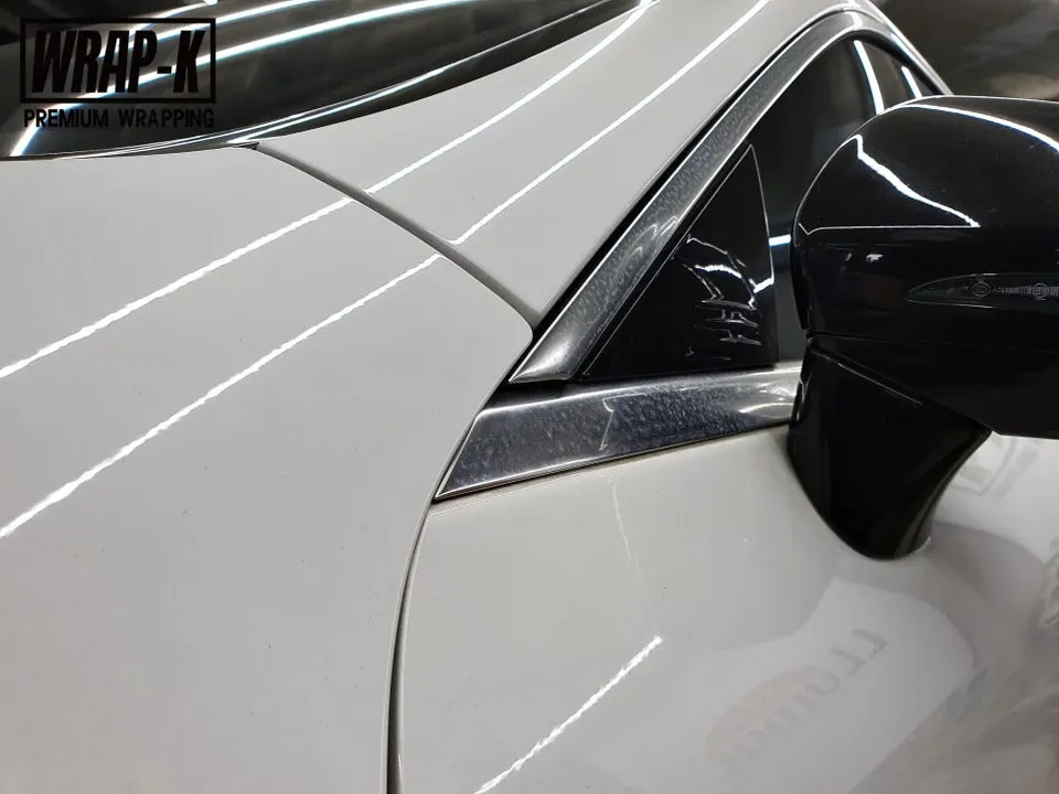 メルセデス・ベンツ Eクラス W213のカーラッピング事例 施工写真 3-3