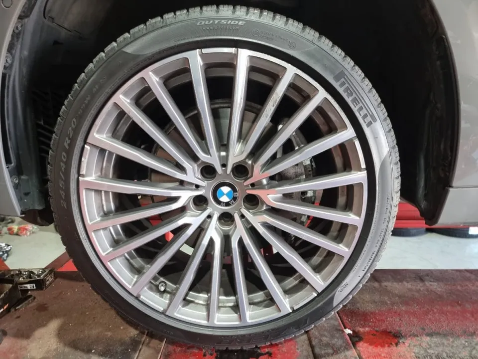 BMW 7 Series wheel repair - BMW 7 Series Wheel Repair & Painting Review photo 4