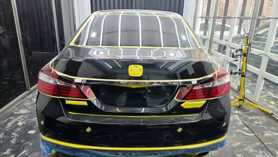 Honda Accordのガラスコーティング事例｜深い傷も復元 施工写真 2-3
