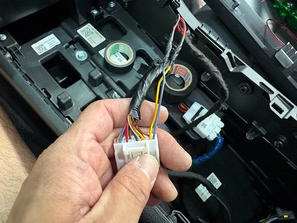 Kia K5 DL3 oem options - Kia K5 DL3 Factory Option Review — Enhanced Parking Convenience photo 5