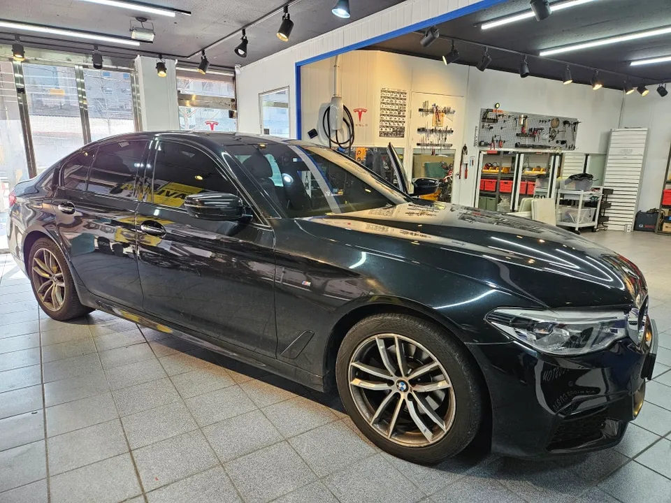 BMW 5 Series G30 body repair installation result