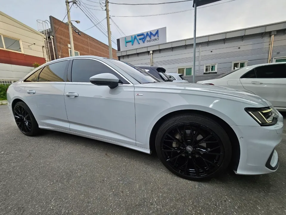 Audi A6 C8 wheel repair - Audi A6 Wheel Repair & Painting Review: Black Gloss Finish photo 5