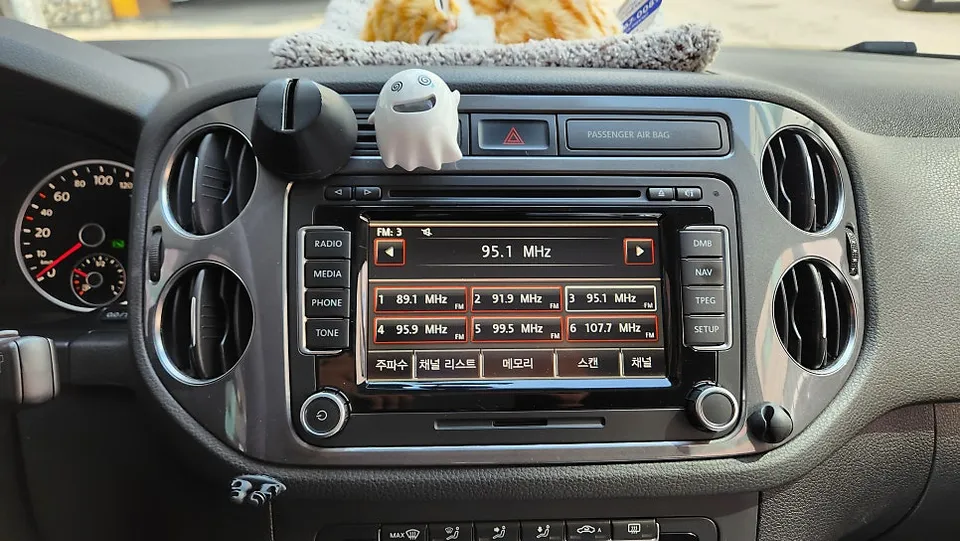 Volkswagen Tiguan dash cam - Volkswagen Tiguan Dash Cam Installation Review photo 4