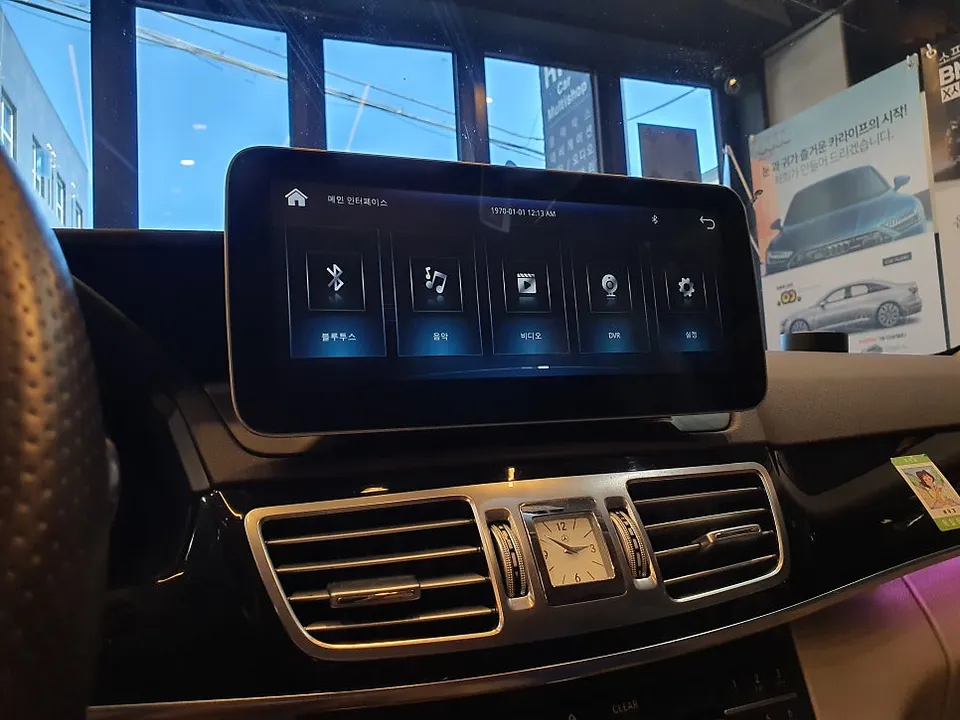 Mercedes-Benz E-Class W212 android head unit - Mercedes-Benz W212 Android Head Unit Review: Seamless CarPlay Upg photo 4