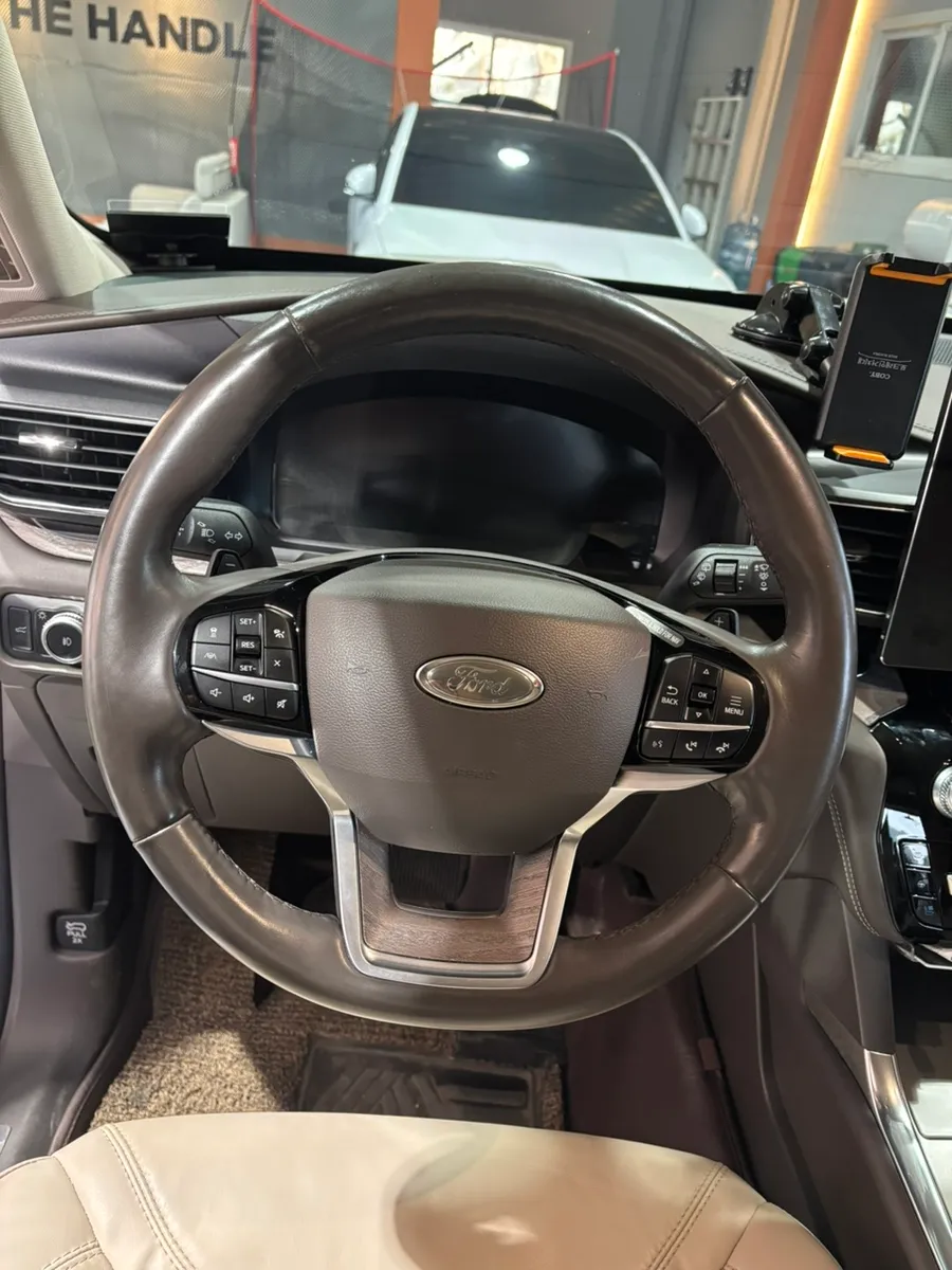 Ford Explorer 6th Gen steering wheel - Ford Explorer Steering Wheel Customization Review photo 4