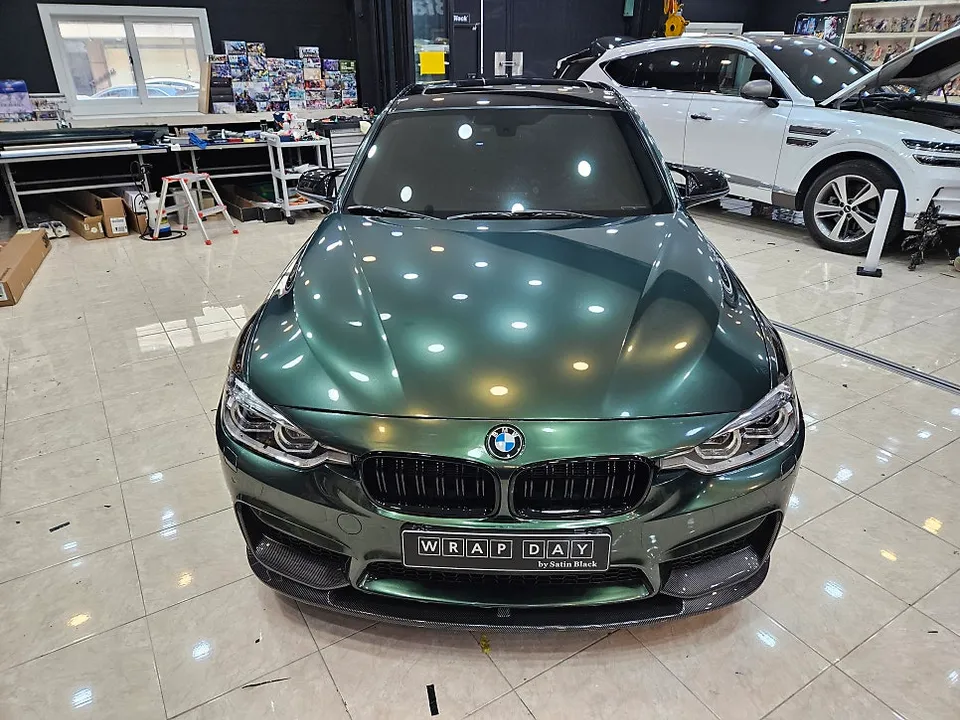 BMW 3 Seriesのガラスコーティング事例|費用目安・仕上がり 施工写真 1-2