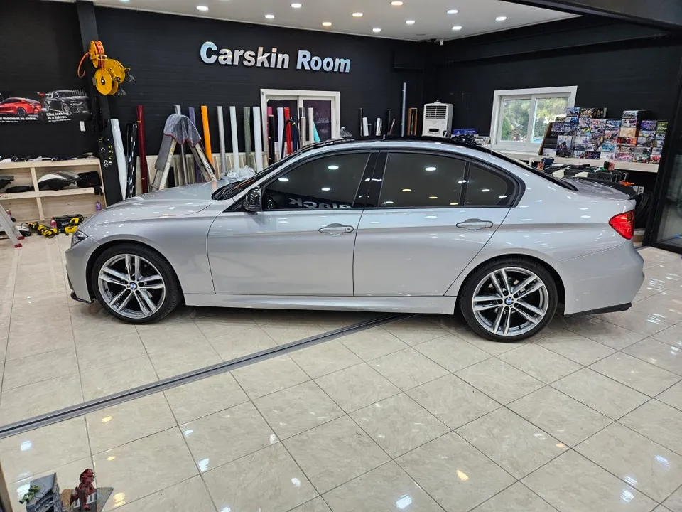 BMW 3 Seriesのガラスコーティング事例|費用目安・仕上がり 施工写真 1-3