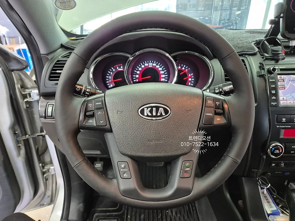 Kia Sorento R steering wheel - Kia Sorento R Steering Wheel Customization Review photo 2