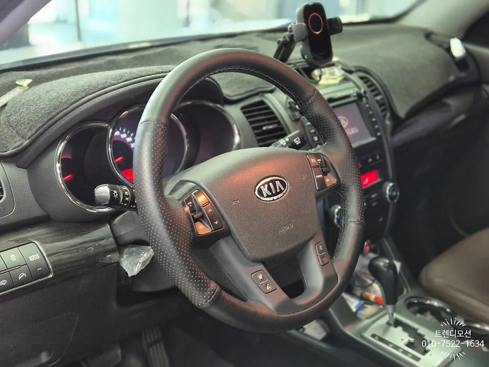 Kia Sorento R steering wheel - Kia Sorento R Steering Wheel Customization Review photo 3