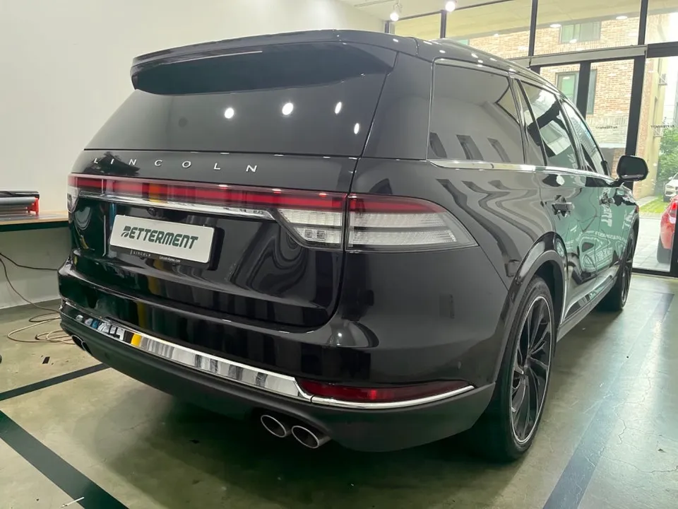 Lincoln Aviator vinyl wrap - Lincoln Aviator Chrome Delete Vinyl Wrap Review photo 5