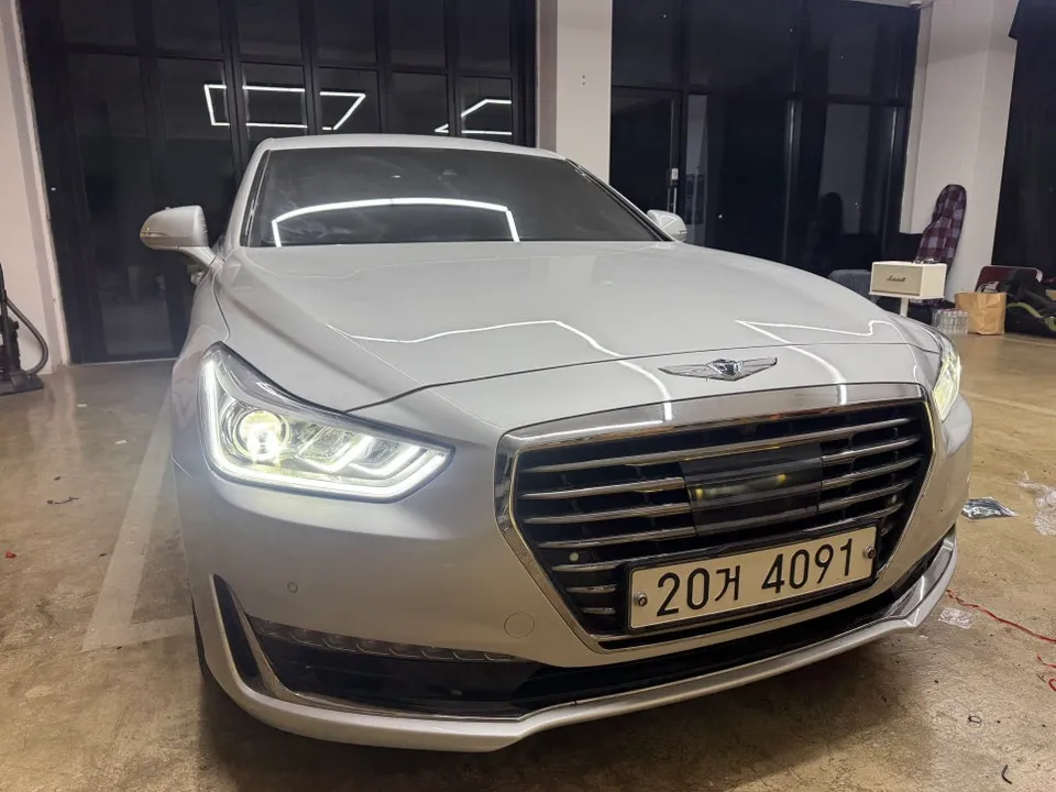 Genesis EQ900 ambient lighting installation result