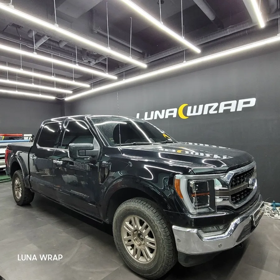 Ford F-150のカーラッピング事例|クロームをブラック化 施工写真 2-1
