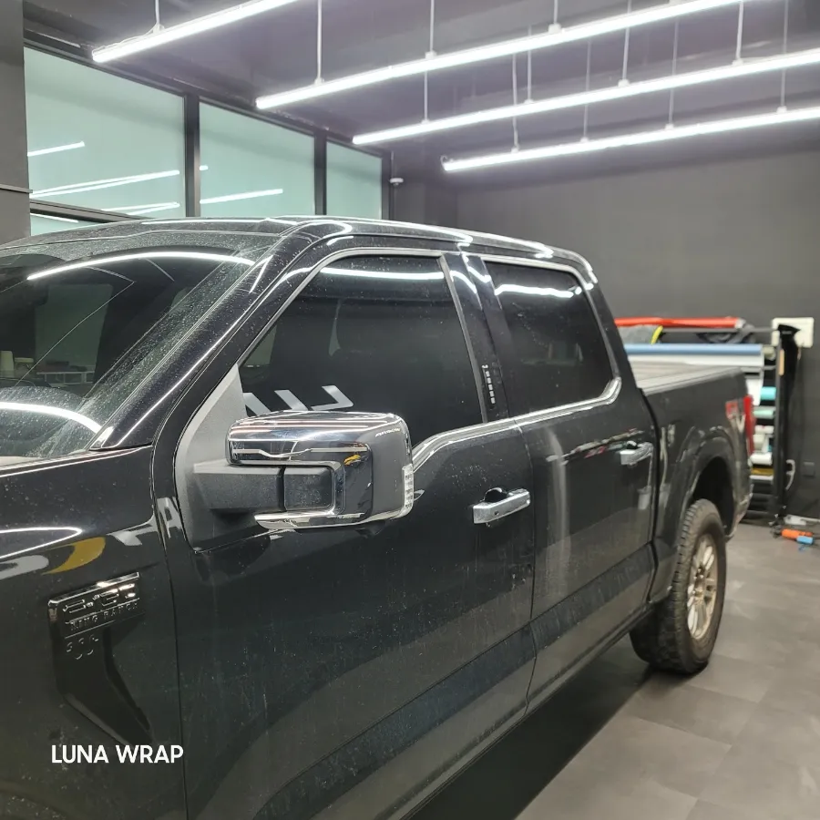 Ford F-150のカーラッピング事例|クロームをブラック化 施工写真 1-3