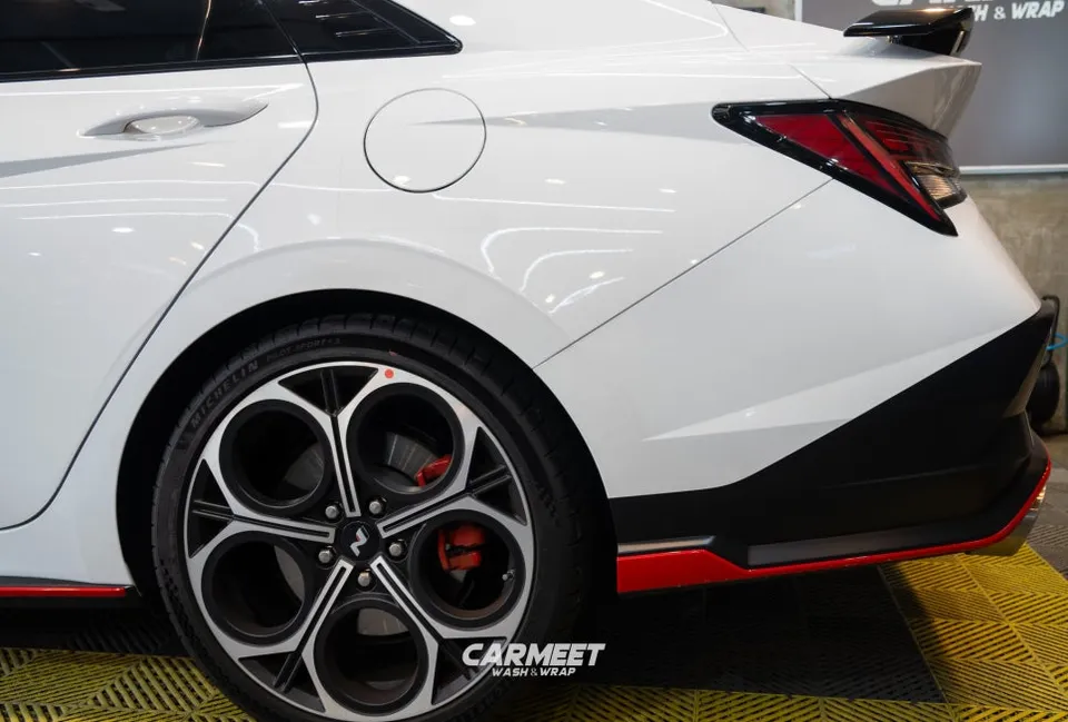 Hyundai Elantra Nのカーラッピング事例 施工写真 2-2