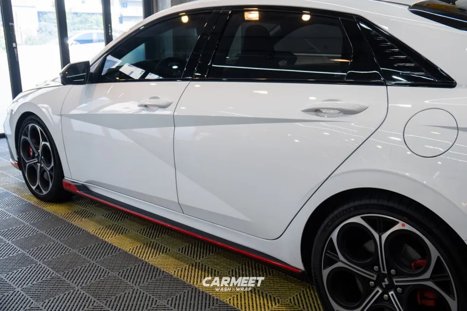 Hyundai Elantra Nのカーラッピング事例 施工写真 3-2