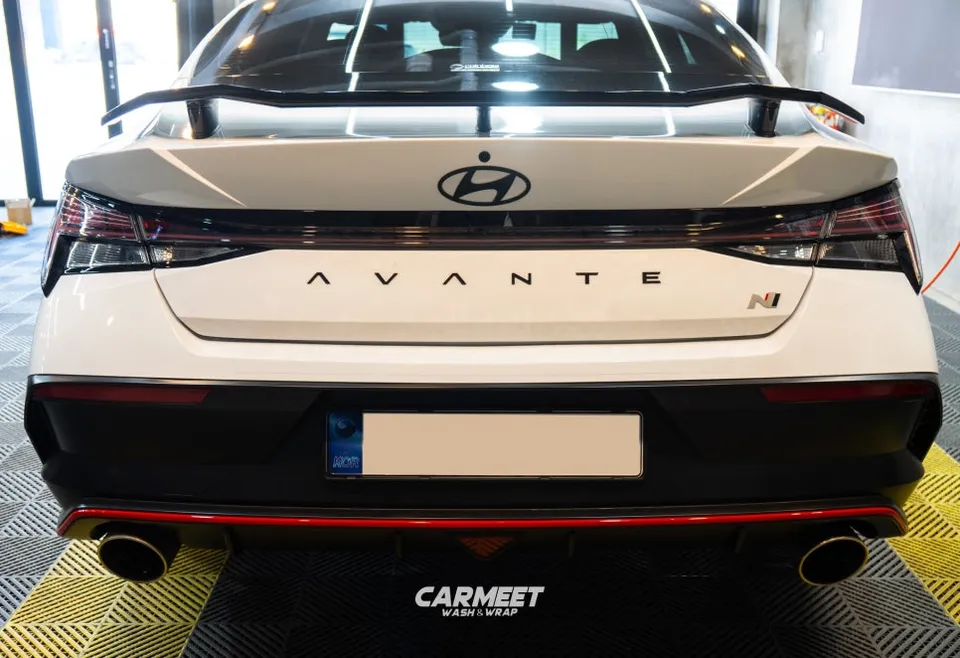 Hyundai Elantra Nのカーラッピング事例 施工写真 4-2