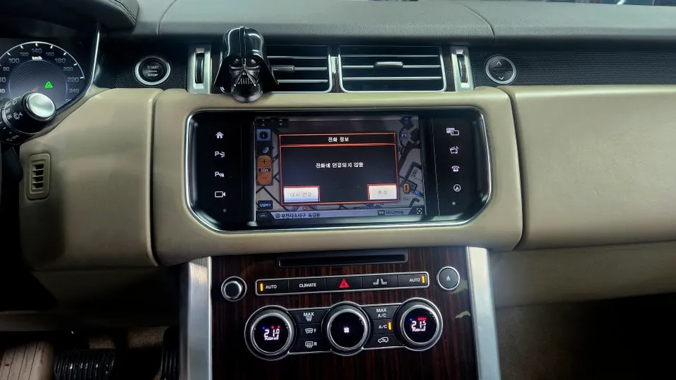 Land Rover Range Rover VogueのAndroid Auto・CarPlay取付事例 施工写真 2-1