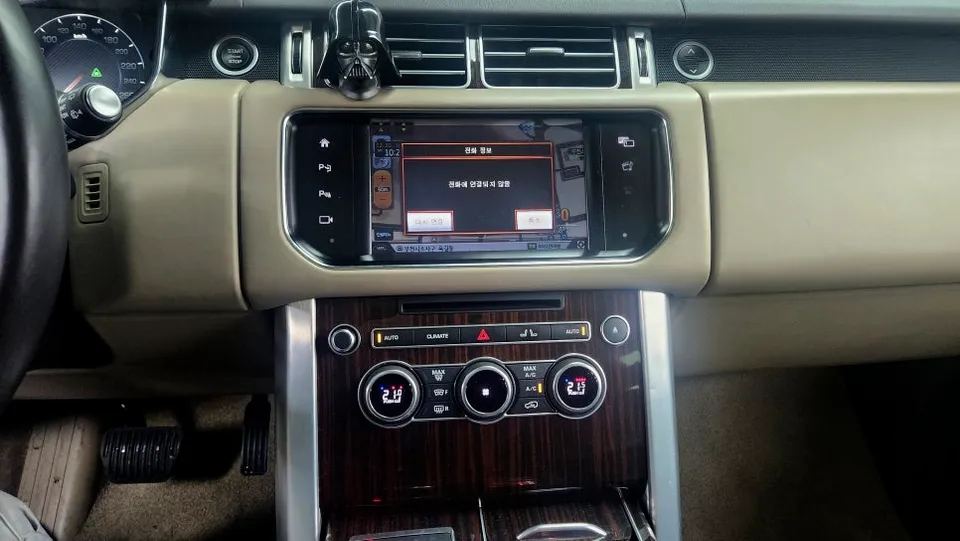 Land Rover Range Rover VogueのAndroid Auto・CarPlay取付事例 施工写真 3-1