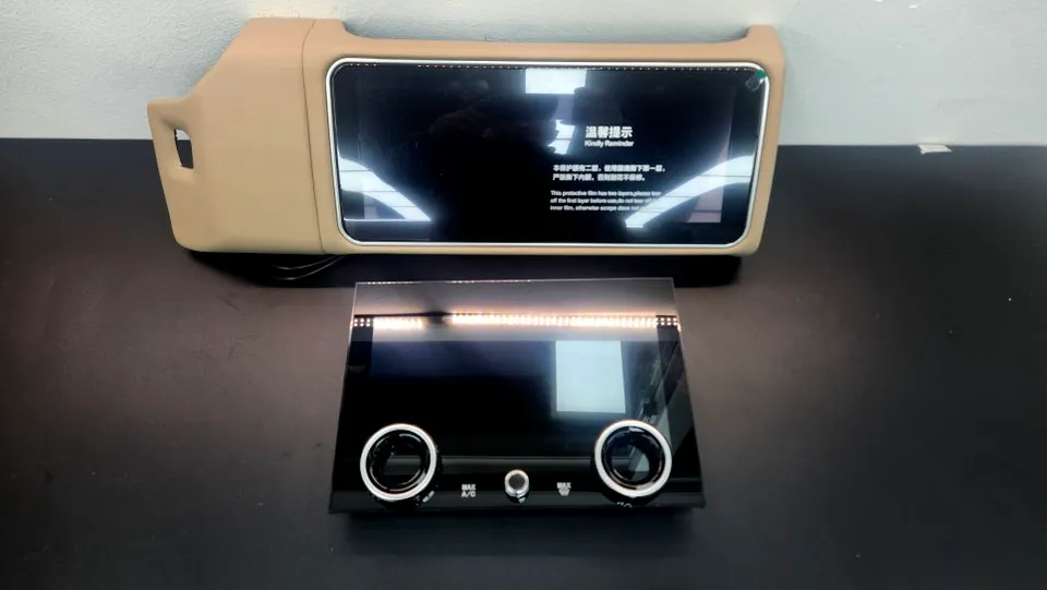 Land Rover Range Rover VogueのAndroid Auto・CarPlay取付事例 施工写真 1-2
