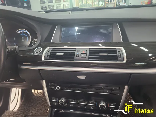 BMW 5 Series GTのAndroid Auto・CarPlay取付事例 施工写真 2-1