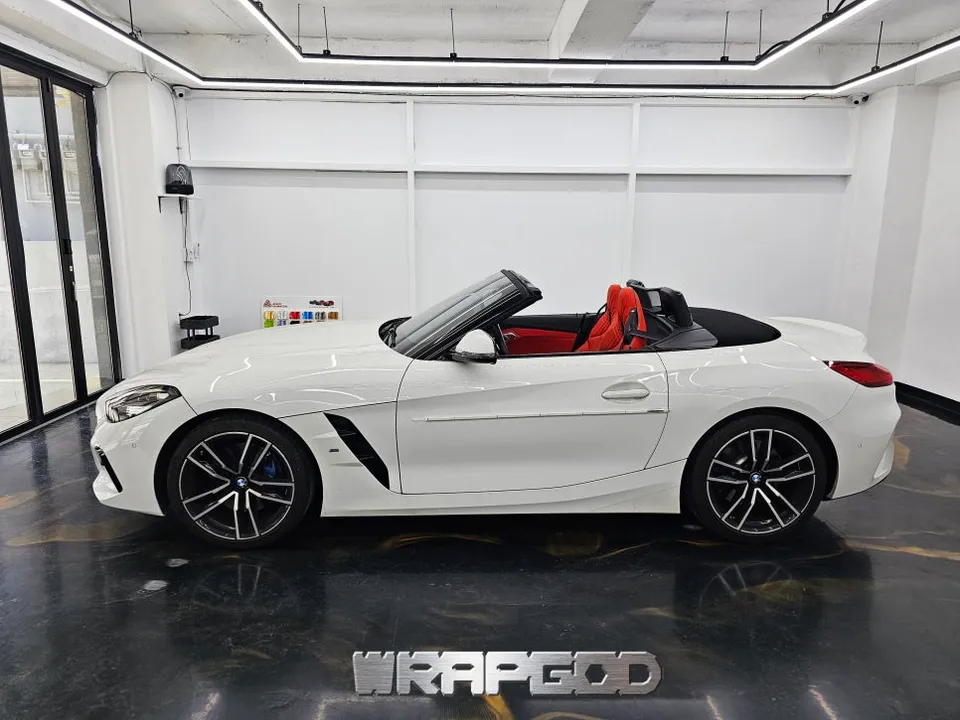 BMW Z4 G29 カーラッピング事例|クールグレーの仕上がり 施工写真 1-2