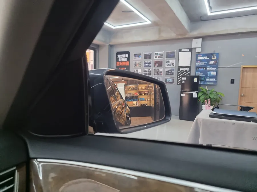 Mercedes-Benz E-Class W212のAndroid Auto・CarPlay取付事例 施工写真 3