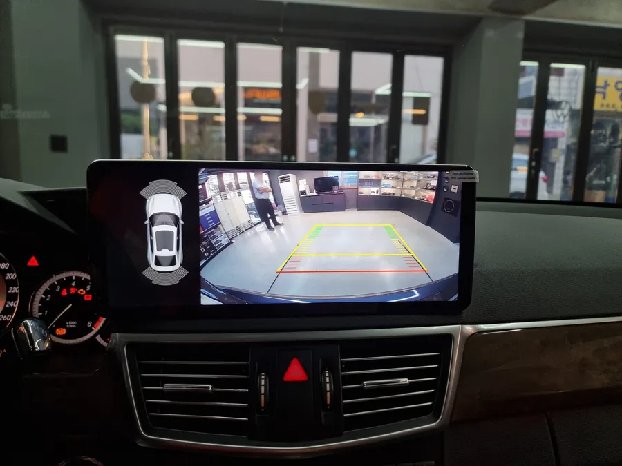 Mercedes-Benz E-Class W212のAndroid Auto・CarPlay取付事例 施工写真 6