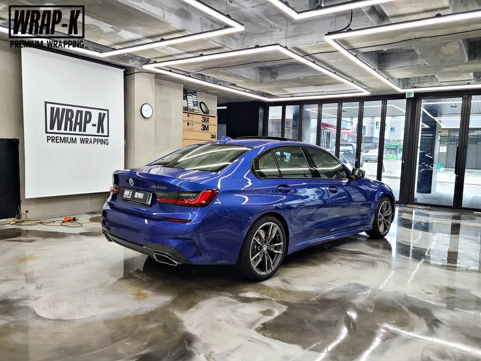 BMW 3 Seriesのカーラッピング事例|マットブラックの変貌 施工写真 3-1