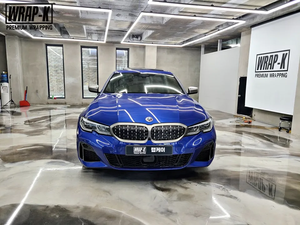 BMW 3 Seriesのカーラッピング事例|マットブラックの変貌 施工写真 1-2