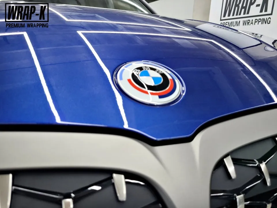 BMW 3 Seriesのカーラッピング事例|マットブラックの変貌 施工写真 2-3