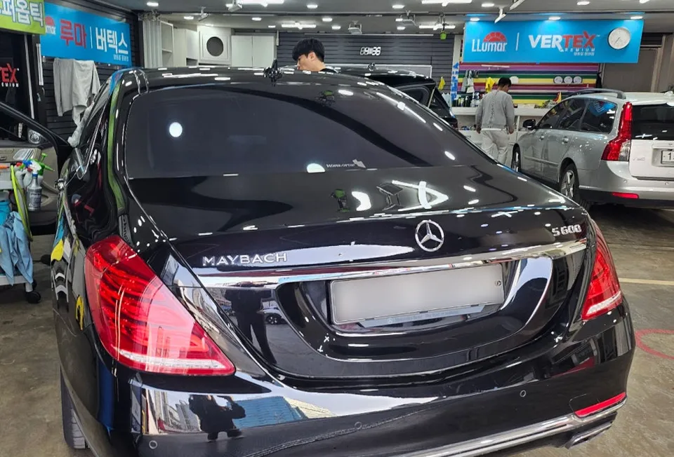 Mercedes-Benz S-Classのカーフィルム施工事例 施工写真 2