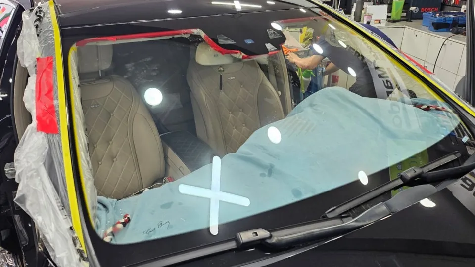 Mercedes-Benz S-Classのカーフィルム施工事例 施工写真 5