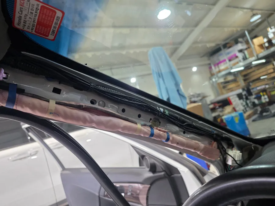 Honda Accordのドライブレコーダー取付事例 施工写真 3-2