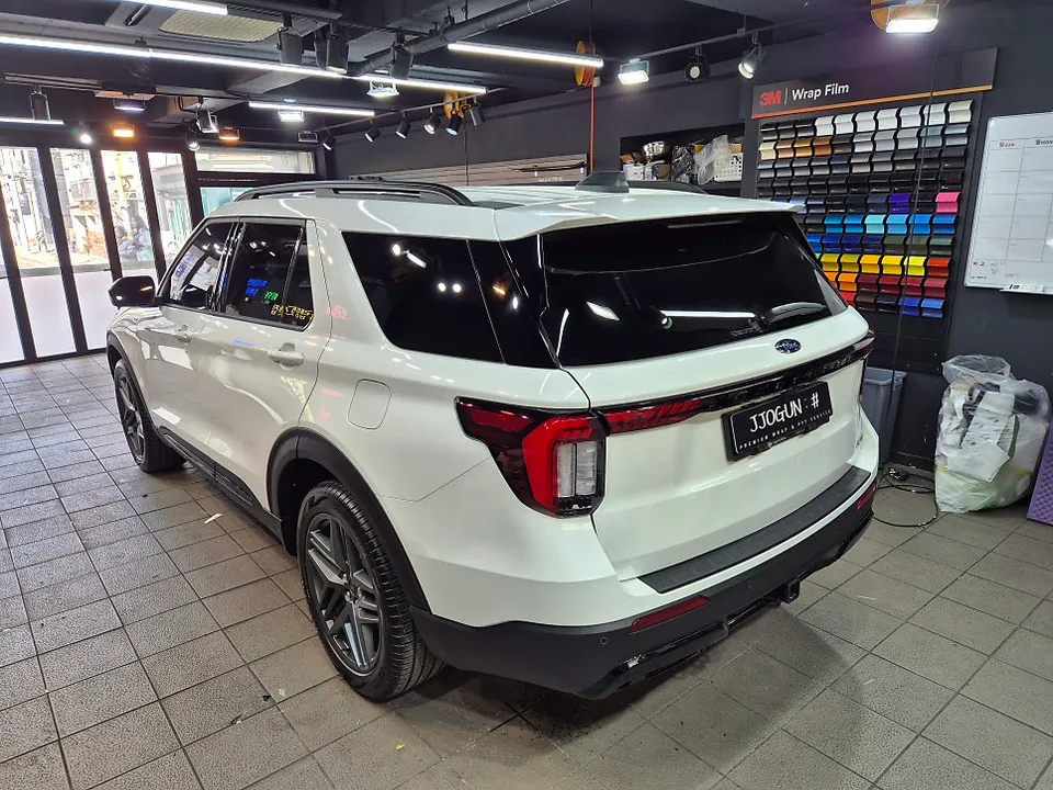 Ford Explorerのカーラッピング事例｜費用目安・仕上がり 施工写真 2-1