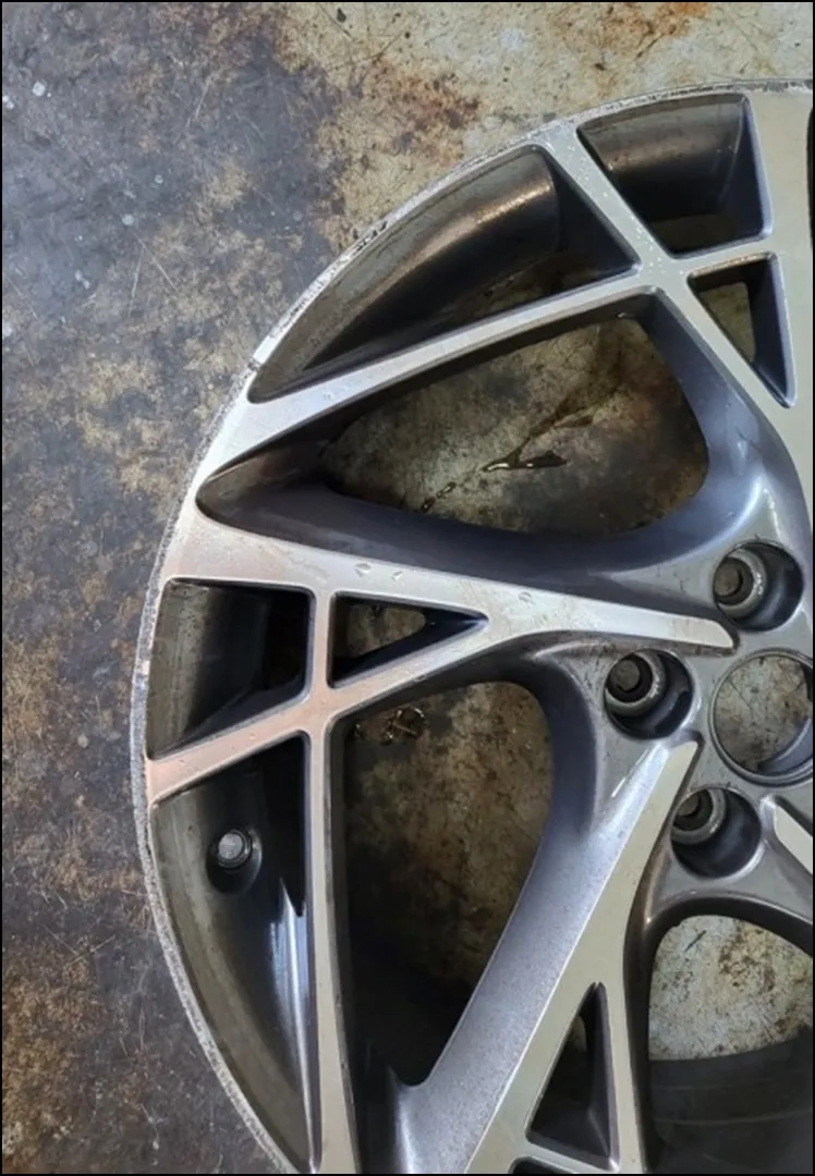 Genesis G90 wheel repair - Genesis G90 Wheel Repair & Refinishing Review — Perfect Restoration photo 4