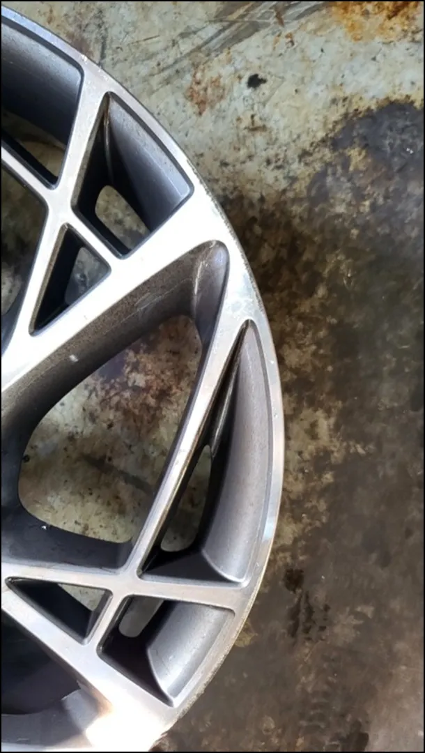 Genesis G90 wheel repair - Genesis G90 Wheel Repair & Refinishing Review — Perfect Restoration photo 5