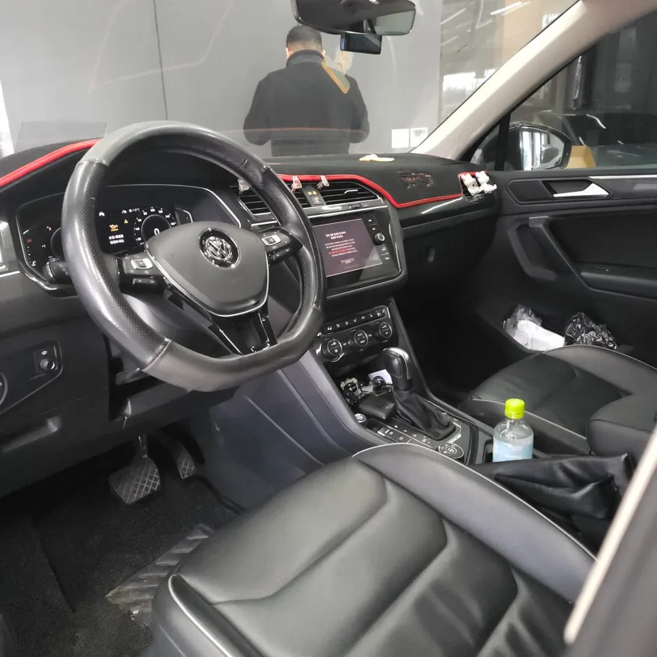Volkswagen TiguanのAndroid Auto・CarPlay取付事例 施工写真 2