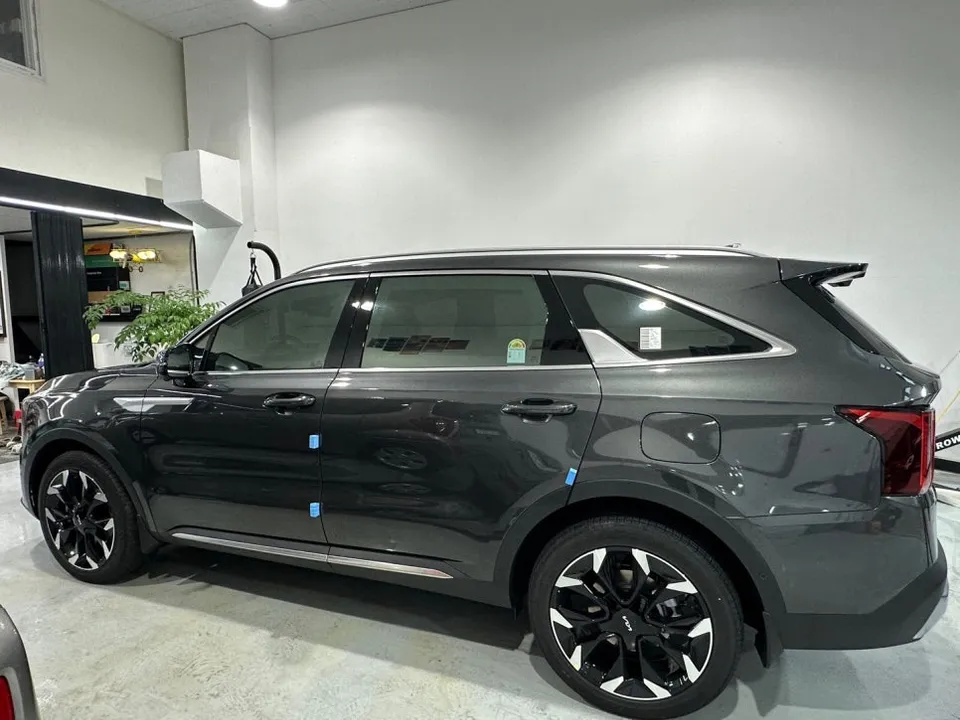 Kia Sorentoのカーフィルム施工事例|費用目安・仕上がり 施工写真 1-3