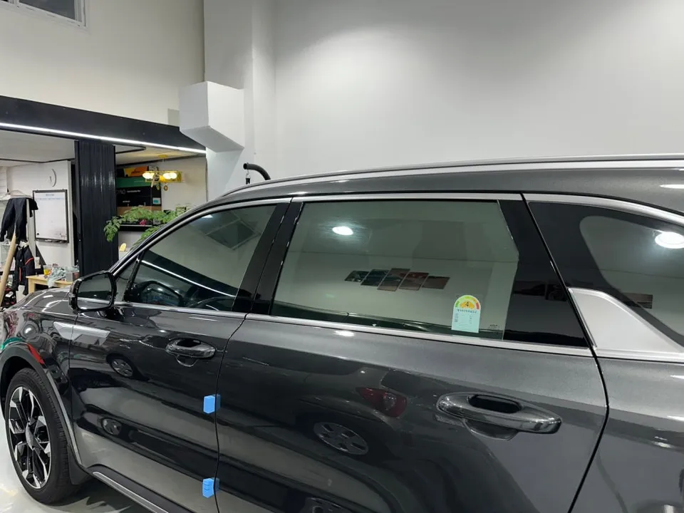 Kia Sorentoのカーフィルム施工事例|費用目安・仕上がり 施工写真 2-3