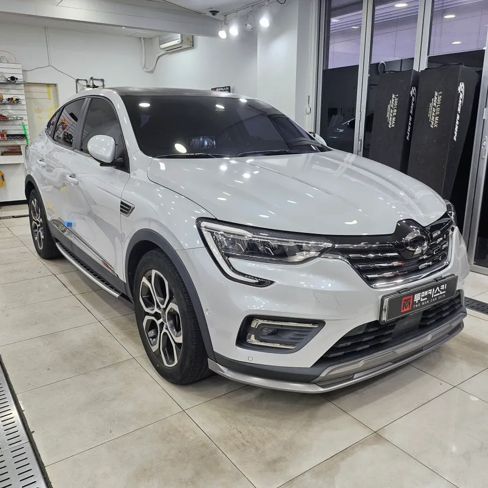 Renault XM3のカーラッピング事例｜ルーフトップの再施工 施工写真 2-1