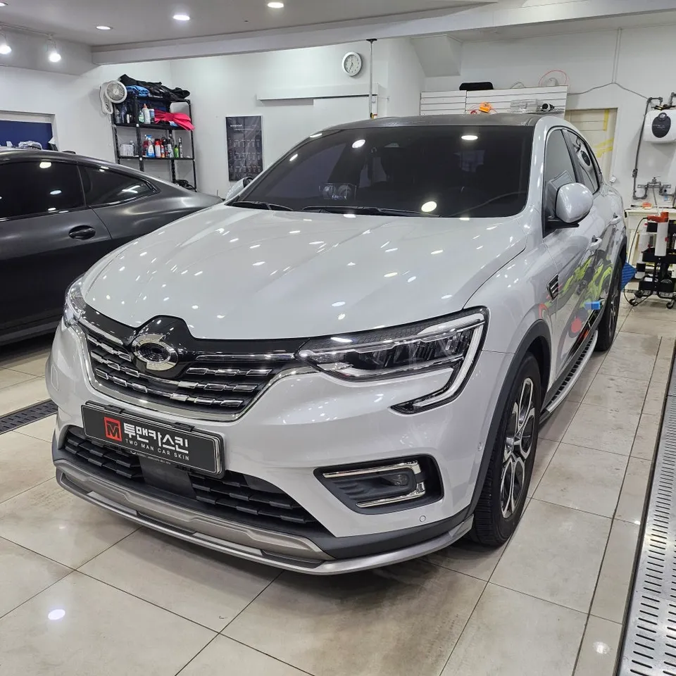 Renault XM3のカーラッピング事例｜ルーフトップの再施工 施工写真 3-1